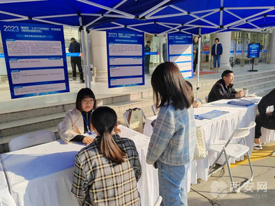 雁塔區(qū)人社局舉辦“人社工作進(jìn)園區(qū)”暨公共就業(yè)創(chuàng)業(yè)服務(wù)驛站授牌儀式， 推動(dòng)公共就業(yè)服務(wù)深入一線